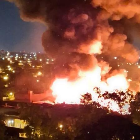 Diez dotaciones de bomberos controlaron un incendio en planta química de San Fernando