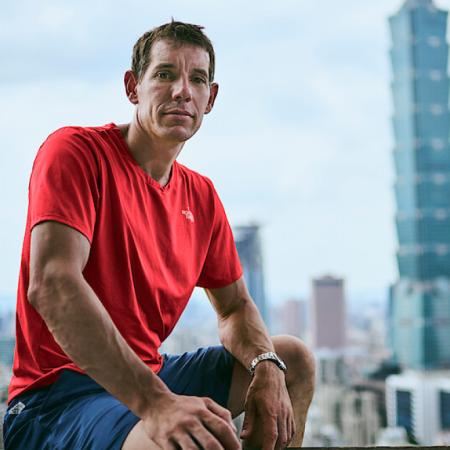Cuánto le pagó Netflix a Alex Honnold para escalar el rascacielos Taipei 101