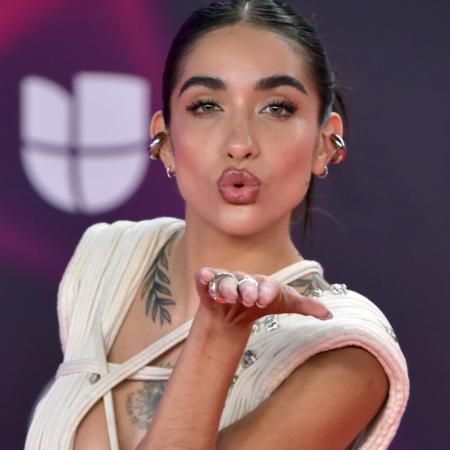 María Becerra donó equipos para brigadistas