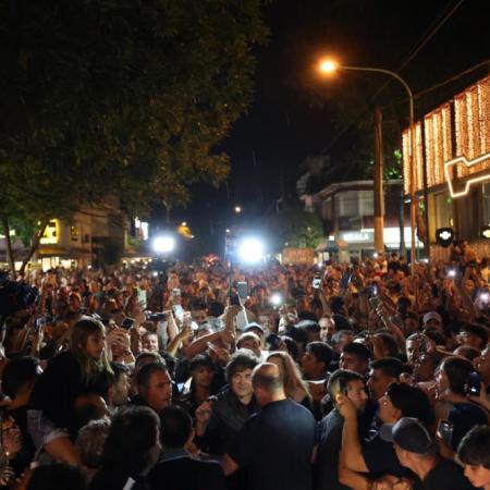 Milei movilizó Mar del Plata entre apoyos, cruces y anuncios clave del “Tour de la Gratitud”