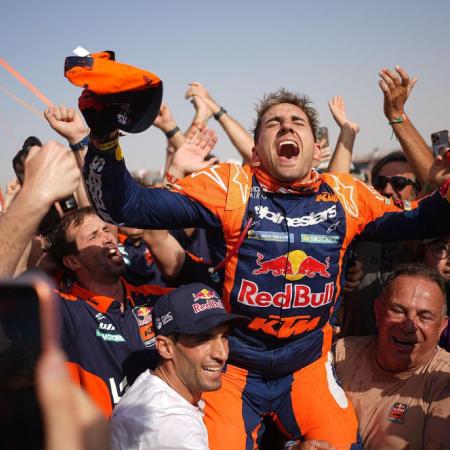 Luciano Benavides hizo historia y salió campeón del Dakar por dos segundos