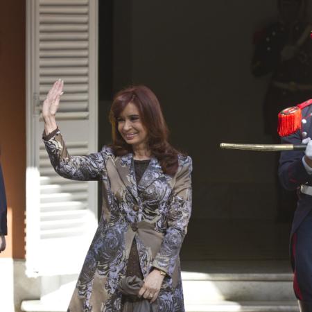 "San Martín, Rosas y Perón": el sello de Cristina que Milei desarma con el sable corvo