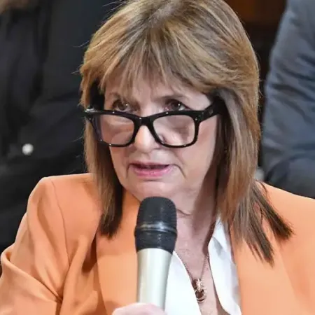 Bullrich sale a cerrar filas en el Senado y busca el respaldo del “grupo de los 44” para la reforma laboral