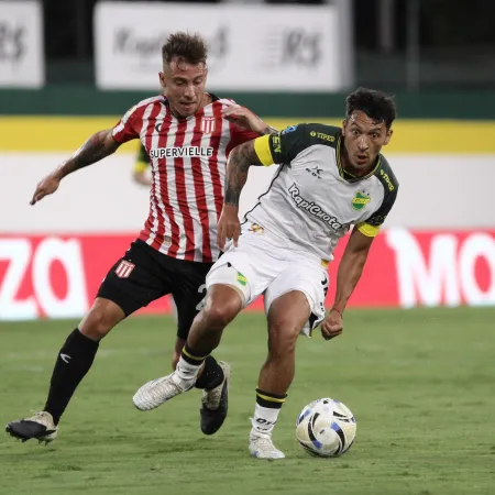 Con un jugador menos, Estudiantes empató con Defensa y Justicia