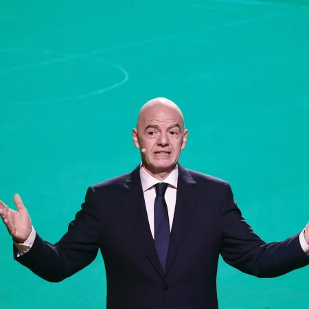 Gianni Infantino busca levantar el veto a Rusia para las competiciones de FIFA