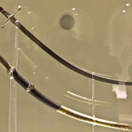 Milei mueve el sable de San Martín y estalla la interna en el Museo Histórico Nacional