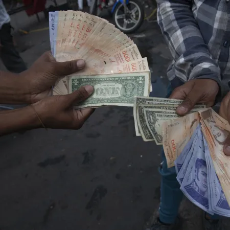 Alarma en América Latina: menos remesas desde Estados Unidos y un 2026 tenso