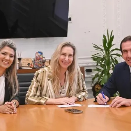 Pablo Cervi formalizó su afiliación a La Libertad Avanza y refuerza el bloque libertario en el Senado