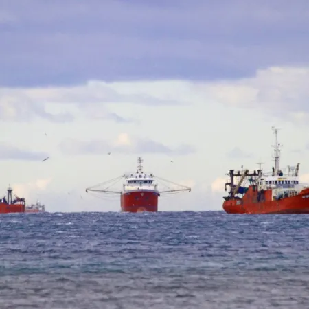Chubut: gremios navales en alerta por una fuerte quita salarial tras el aumento del canon pesquero