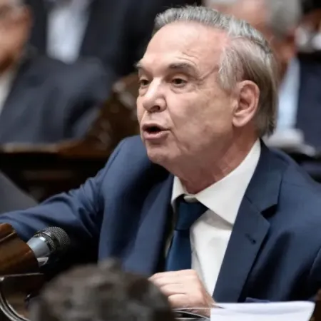 Industria argentina en el centro de la pelea: qué le reclama Pichetto al gobierno de Milei