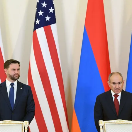 J. D. Vance aterrizó en Armenia y cerró un pacto nuclear: qué cambia ahora