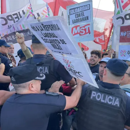 Córdoba: represión policial en el Puente Centenario por la reforma laboral