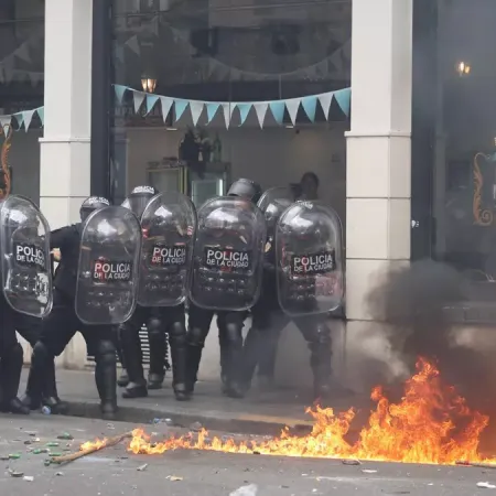Milei, tras los incidentes en el Congreso: “Del otro lado tenemos esto”