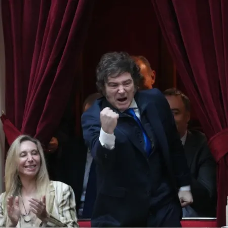 Javier Milei celebra la reforma laboral en el Senado: qué falta para que sea ley