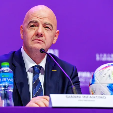 Infantino festejó el fin de la Superliga y pidió más apoyo para las mujeres en el fútbol