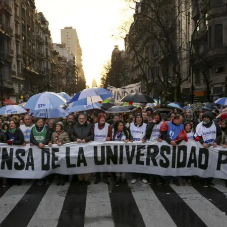 Gobierno extiende extraordinarias y sorprende con una ley clave para universidades