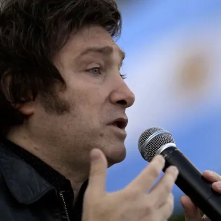 ¿Por qué suben los viajes al exterior aunque bajan los salarios en la era Milei?