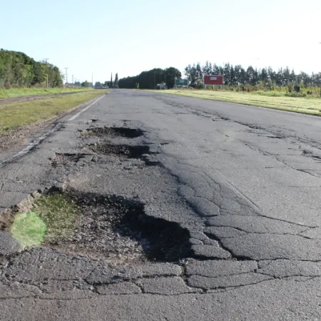 Rutas detonadas en Santa Fe: el proyecto K para presionar a Milei con obras