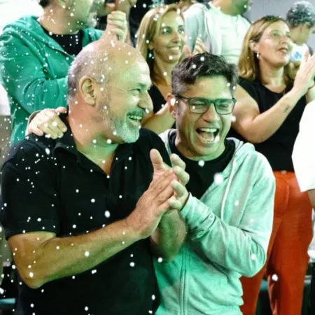 Baño de espuma para Kicillof en Ensenada: relax antes del duro desafío 2027