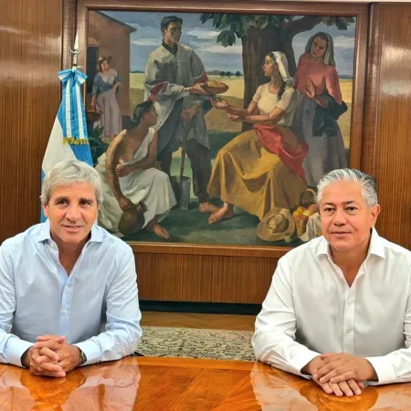 Doble gesto de Neuquén a Milei: Figueroa con Caputo y un aval clave a la reforma laboral