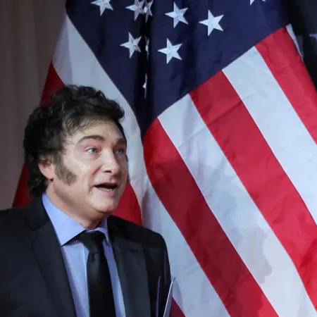 Entre Washington y el Congreso: Milei sigue a distancia una jornada determinante