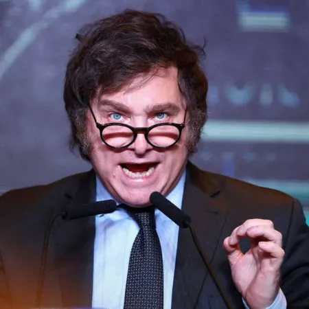 “¿Brutos o deshonestos?”: la frase de Milei por la inflación que reaviva la pelea