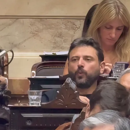 El momento en que Grabois silbó "Alta coimera" en plena sesión a metros de Karina Milei