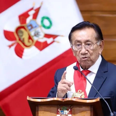 Crisis sin estallido en Perú: el poder se mueve en Lima y la gente mira a otro lado