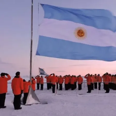 A 122 años del primer izamiento, el Gobierno reivindicó la presencia argentina en la Antártida