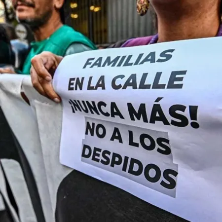 Prohibición de despidos por 24 meses en Argentina: el polémico proyecto en Diputados