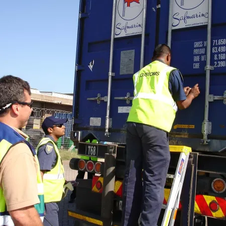 Guerra arancelaria: cómo el choque Ecuador-Colombia complica a la Comunidad Andina