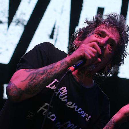 Evaristo, la leyenda del punk que vuelve a la Argentina