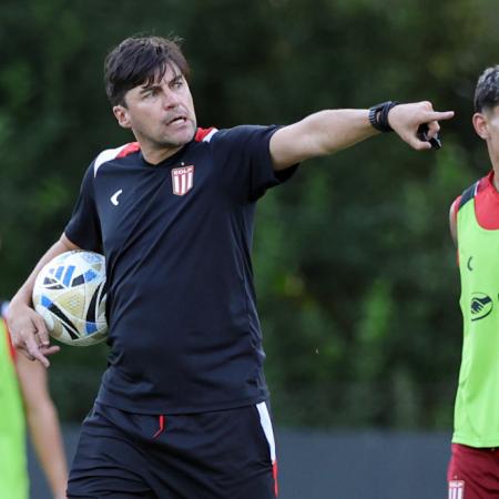 Cómo fueron las primeras horas de Alexander Medina como DT de Estudiantes