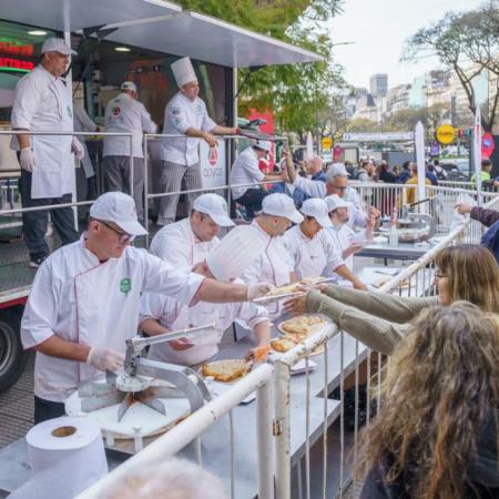 Día Internacional de la Pizza: APYCE lanza acción solidaria en el Obelisco porteño