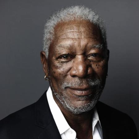 Tiene todo previsto: el insólito secreto detrás de los aros que usa Morgan Freeman