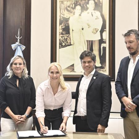 Kicillof repartió millones a 13 intendentes: de La Cámpora a una aliada de Milei