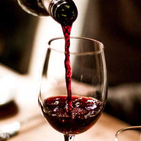 Cada vez menos copas: el vino pierde lugar en la mesa de los argentinos