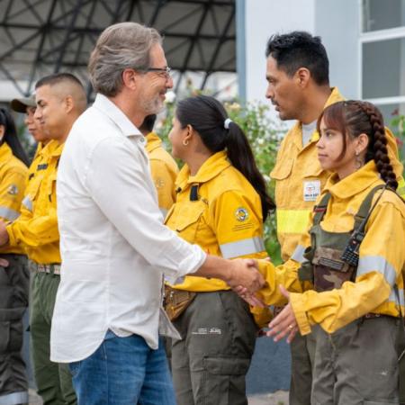 Brigadistas de Jujuy al frente del fuego: 17 especialistas ya combaten el incendio en Los Alerces
