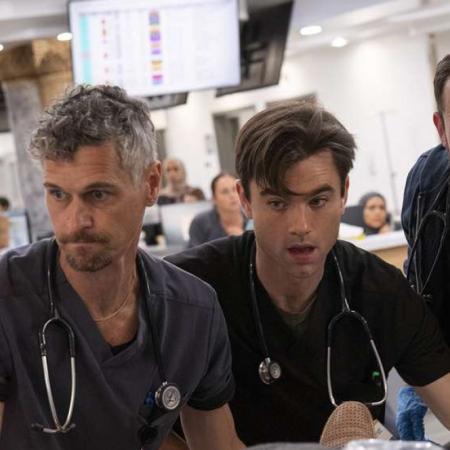 Ned Brower, enfermero en The Pitt... y en la vida real