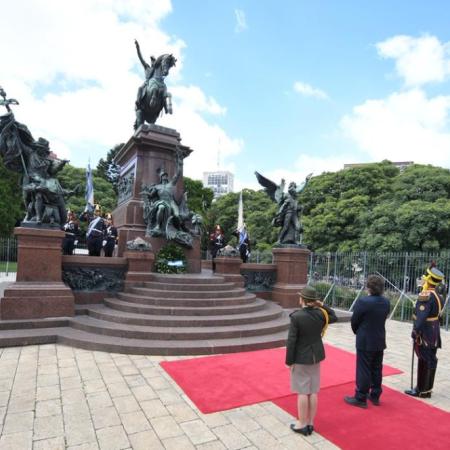 Con Karina Milei a su lado: la frase sobre San Martín que eligió el Presidente