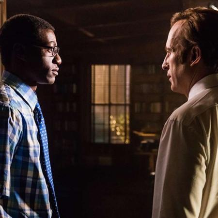 Actuó en Better call Saul y Maze Runner, ahora trabaja como delivery