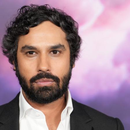 Protagonizó The Big Bang Theory, es millonario y ayuda a familias en crisis en secreto