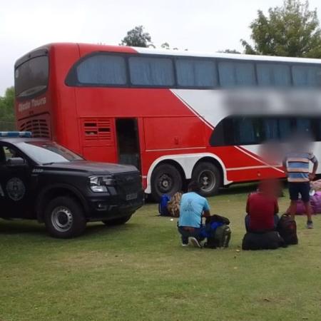 El sorprendente hallazgo en un micro que iba a Córdoba y terminó con cuatro detenidos