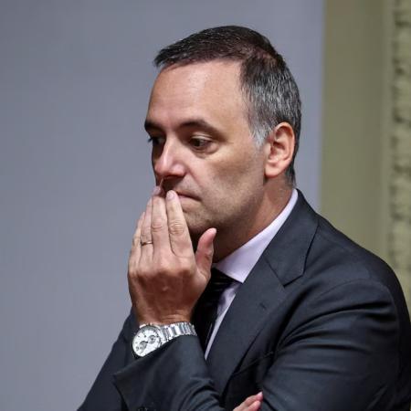 El piloto hundió a Adorni por el jet a Uruguay y allanan la TV Pública: qué dijo