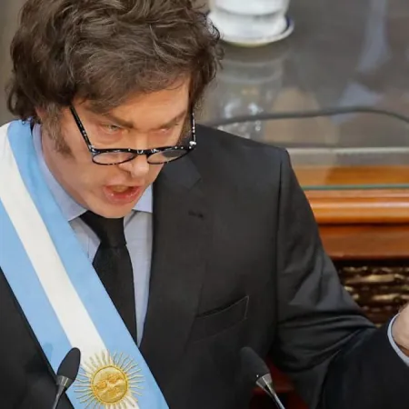 Milei defendió su gestión en el Congreso y Letcher y Strada lo cruzaron con datos de empleo