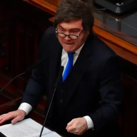 Milei lanzó duros calificativos al kirchnerismo y encendió la polémica en el Congreso