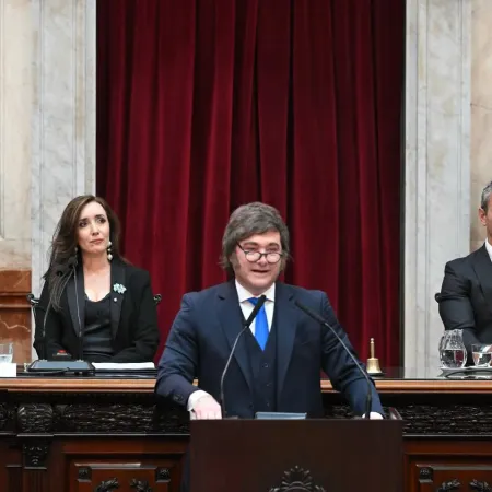 Gritos, abandonos y réplicas del kirchnerismo y la izquierda al discurso de Milei