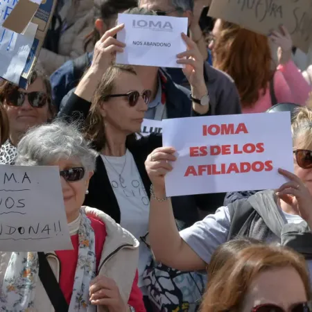 Todos contra Kicillof por IOMA: qué dice el proyecto que unió a LLA, el PRO y la UCR