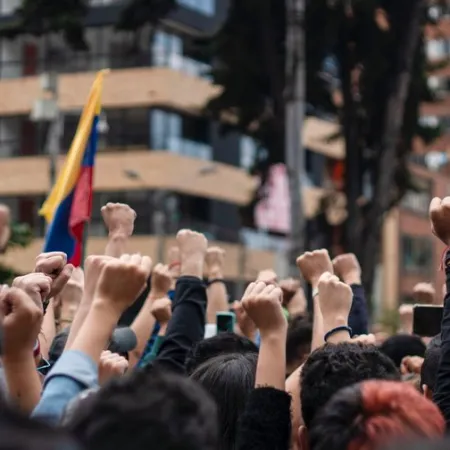 Rebelión juvenil en Bogotá: cómo amenaza a las élites políticas de Colombia