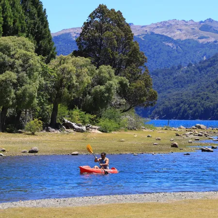 Vino, dinosaurios y LATAM: la jugada de Neuquén en Chile para ir más allá de Vaca Muerta